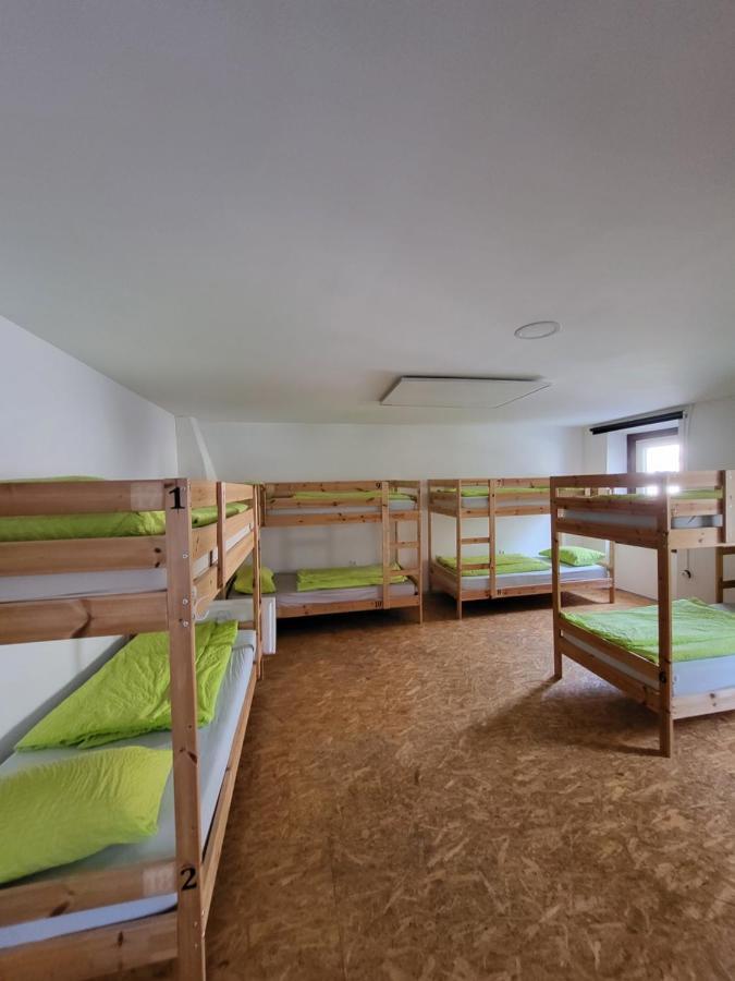 Хостел Bus Station Beds Блед Экстерьер фото