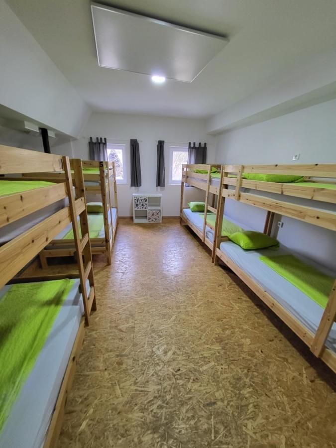 Хостел Bus Station Beds Блед Экстерьер фото