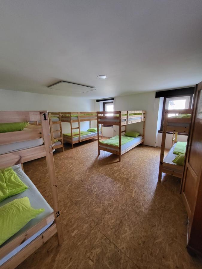 Хостел Bus Station Beds Блед Экстерьер фото
