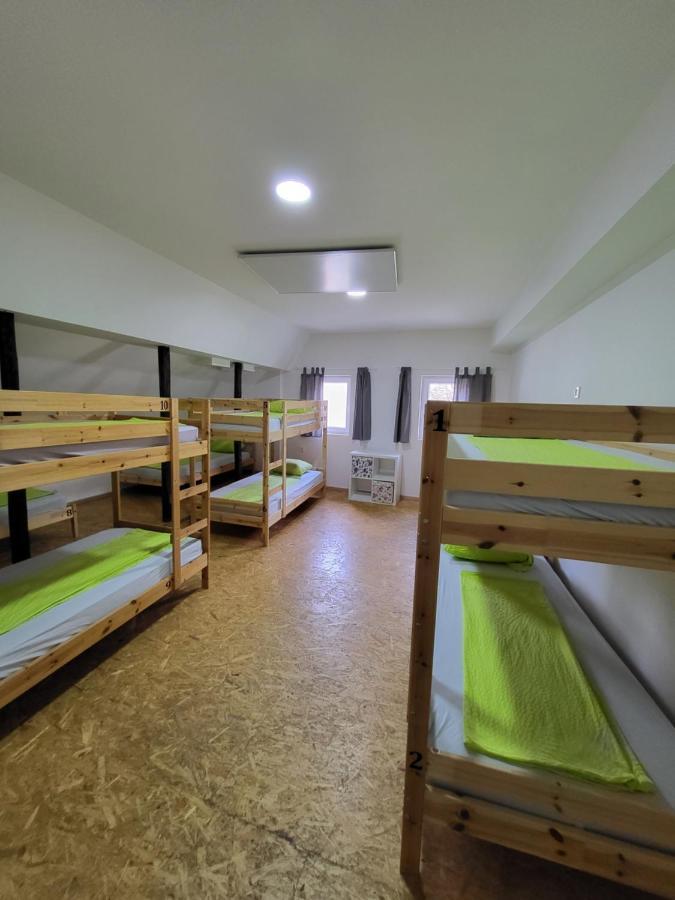 Хостел Bus Station Beds Блед Экстерьер фото