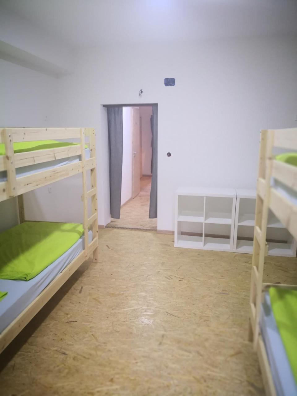 Хостел Bus Station Beds Блед Экстерьер фото