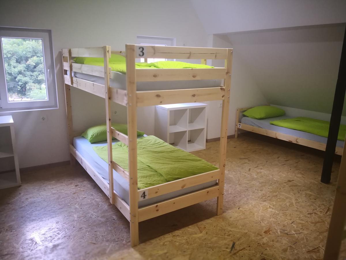 Хостел Bus Station Beds Блед Экстерьер фото