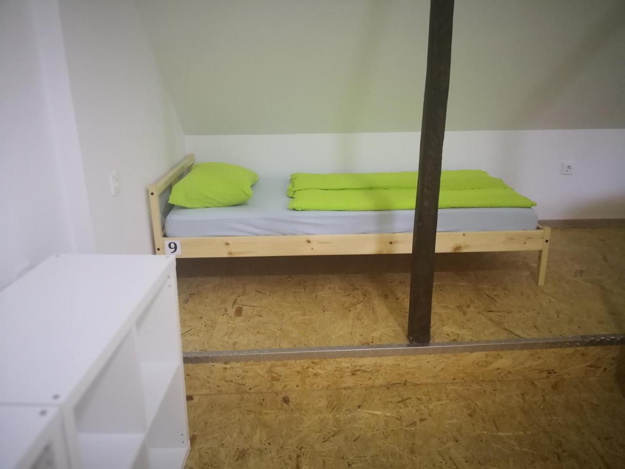 Хостел Bus Station Beds Блед Экстерьер фото